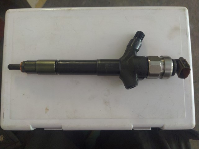 Форсунка інжектора 1465A041 DENSO
