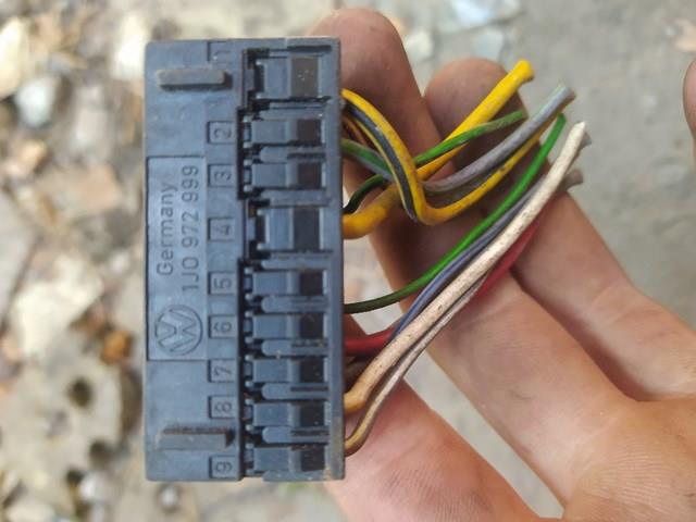Роз'єм (фішка) датчика зносу гальмівних колодок 1J0972999 VAG