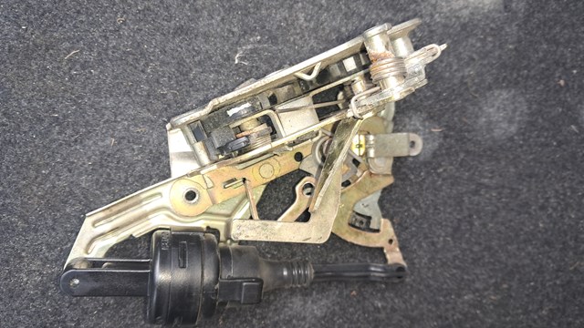 Замок задніх дверей, правих 2027300635 MERCEDES