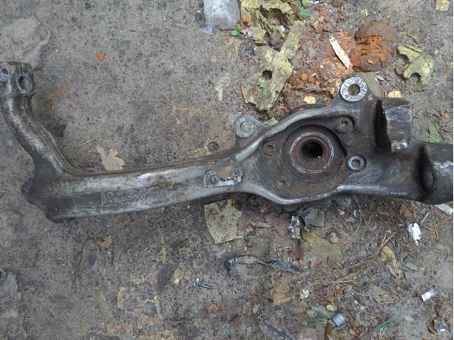 Цапфа поворотна права 4F0258 VAG