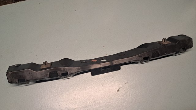 Кронштейн бампера заднього, центральний 8200022224 RENAULT