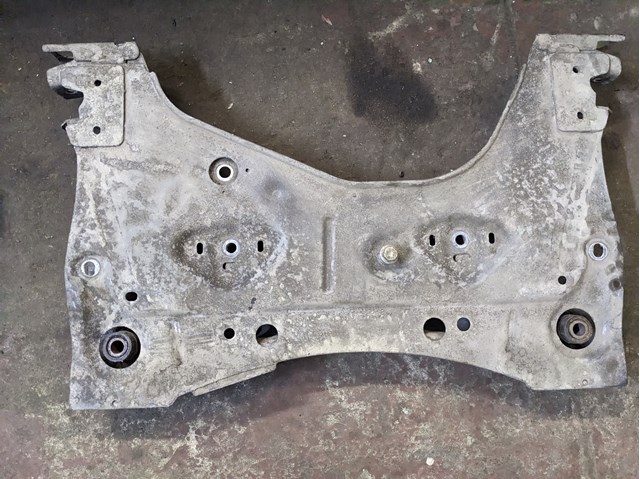 Балка передньої підвіски, підрамник 8200742904 RENAULT