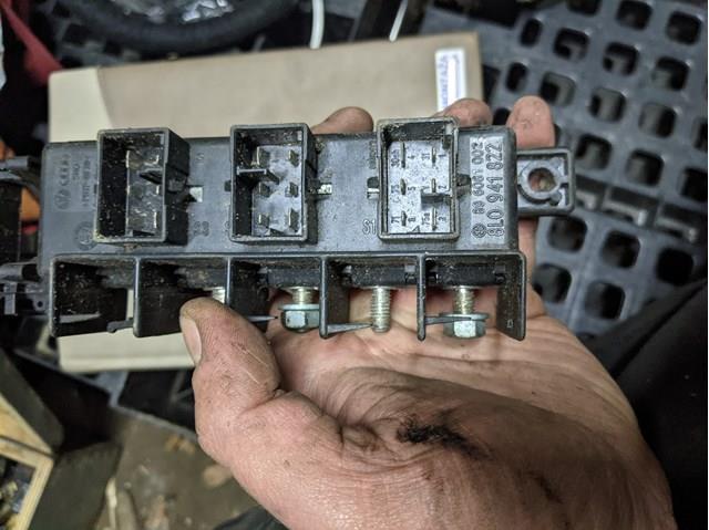 Реле запобіжників 8L0941822 VAG