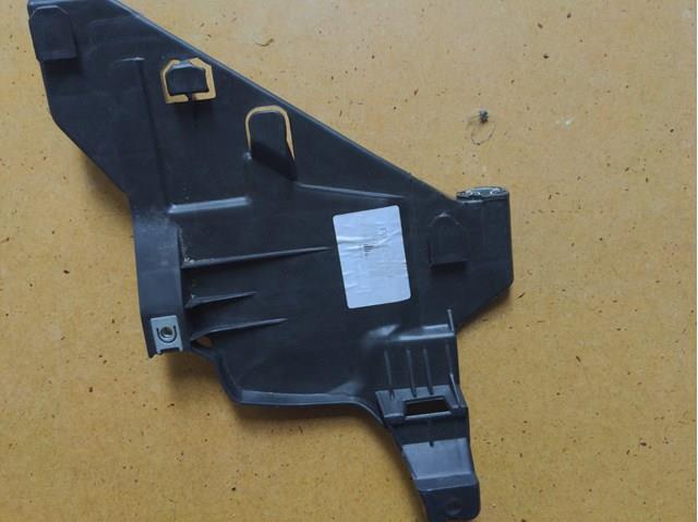 Кріплення фари передньої, правої 8R0941454A MARKET (OEM)