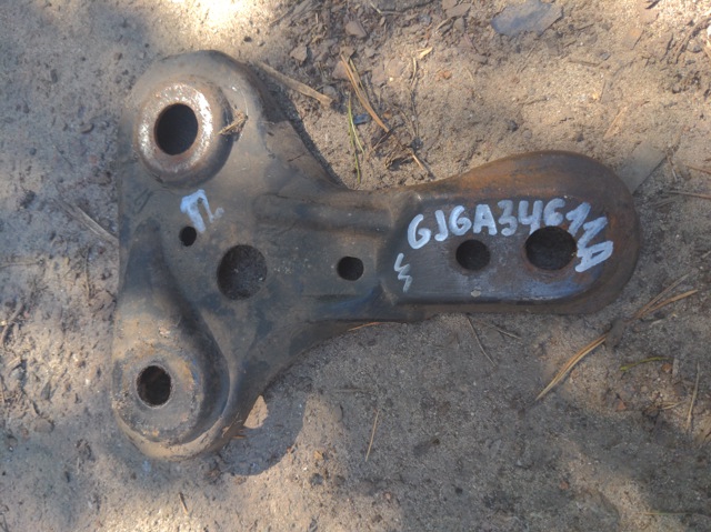 Кронштейн передньої балки GJ6A34611A MAZDA