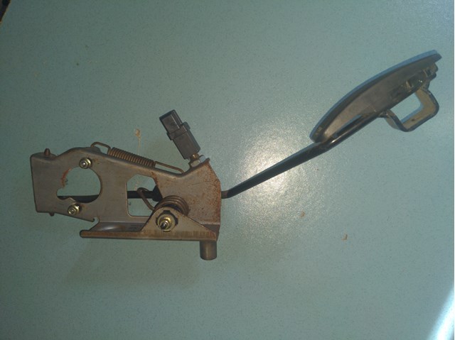 Підаль газу GJ6F41600 MAZDA