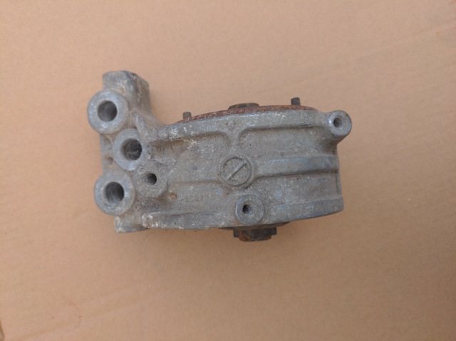 Права опора двигуна MR272199 MITSUBISHI