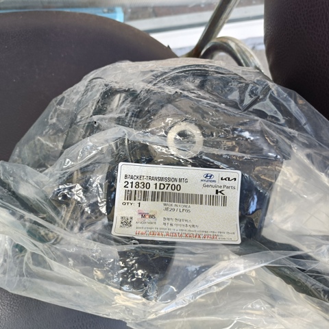 Ліва подушка двигуна 218301D700 HYUNDAI