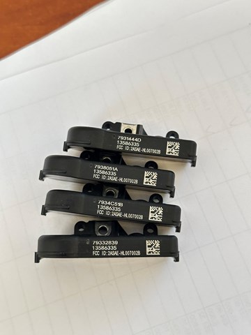 Датчик контролю тиску в шинах 13586335 GM