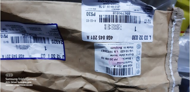 Скло водійських дверей 4G8845201A VAG