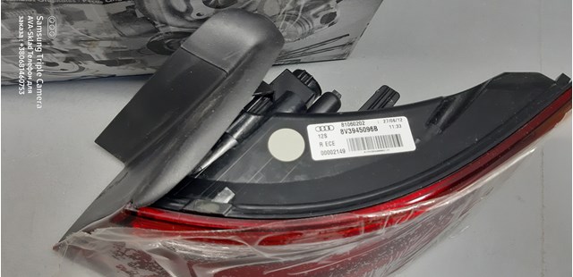 Задній правий зовнішній ліхтар 8V3945096B VAG