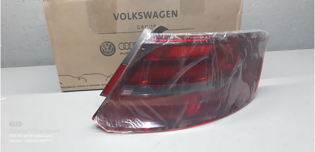 Фара задня права зовнішня 8V4945096C VAG