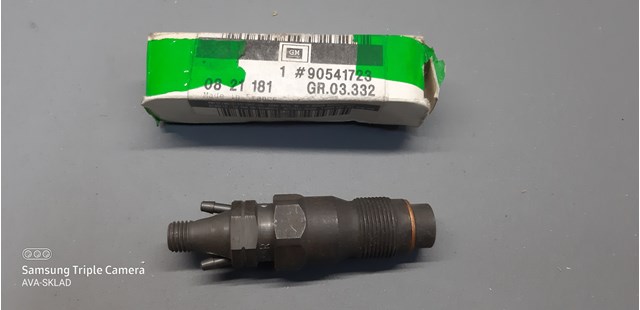 Форсунка паливна 90541723 GM