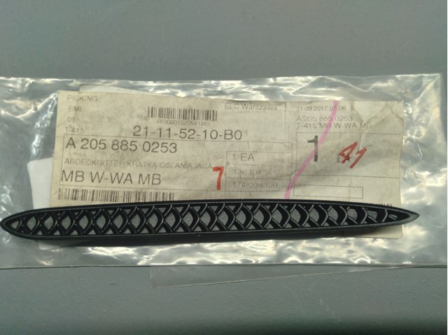 Решітка переднього бампера, ліва A2058850253 MERCEDES
