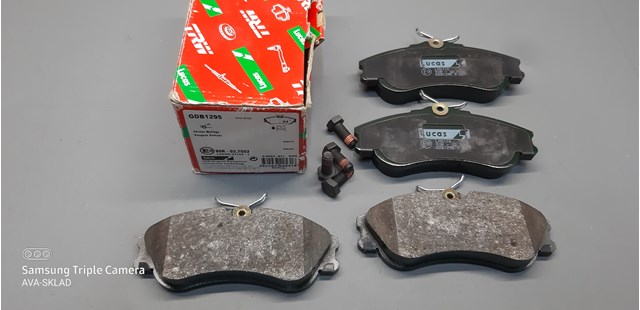 Тормозні колодки GDB1295 TRW