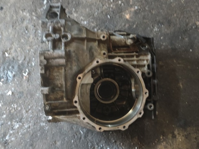 Корпус коробки передач 012301103AD VAG