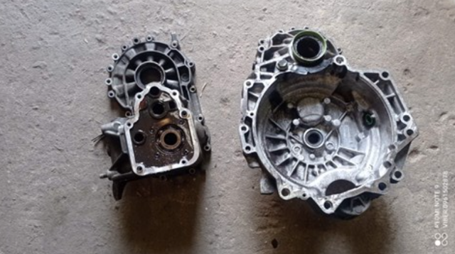 Корпус коробки передач 02K301103E VAG
