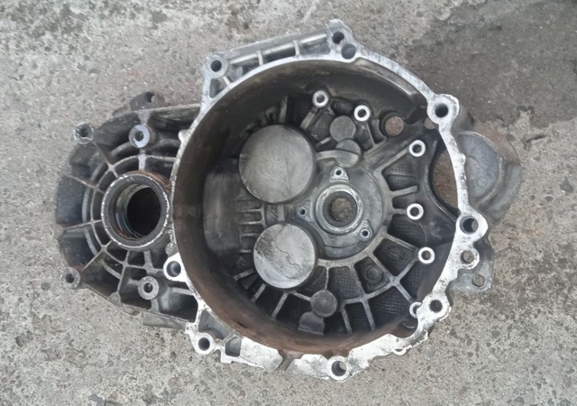 Корпус коробки передач 02Q301107 VAG