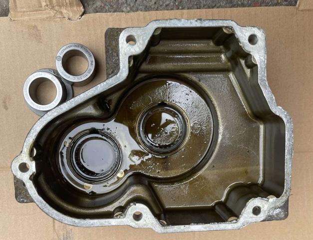 Кришка коробки передач 02S301211K VAG