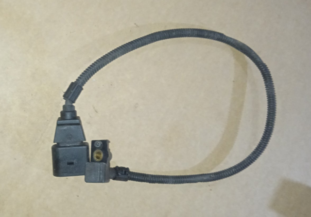 Датчик імпульсів 030957147AA VAG