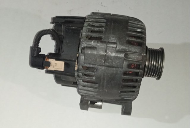 Авто генератор 03C903023B VAG
