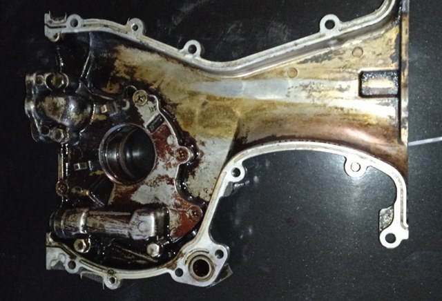 Масляний насос двигуна 135002F200 NISSAN