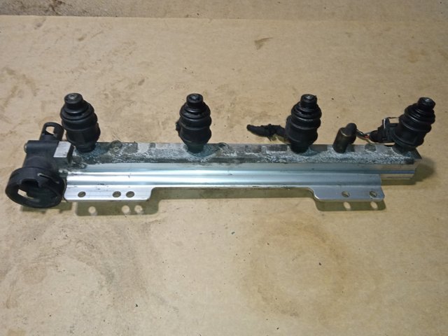Форсунка вприску палива 166003J501 NISSAN