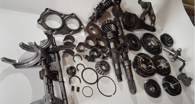 Коробка механіка в зборі 303001E030 TOYOTA