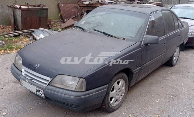 Кронштейн бампера переднього, лівий 90224056 Opel