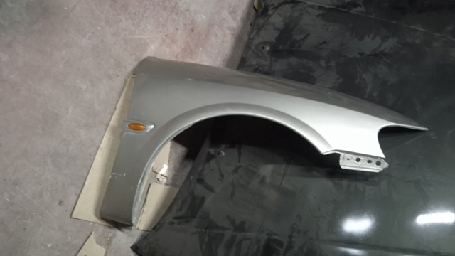 Переднє праве крило 90503001 OPEL