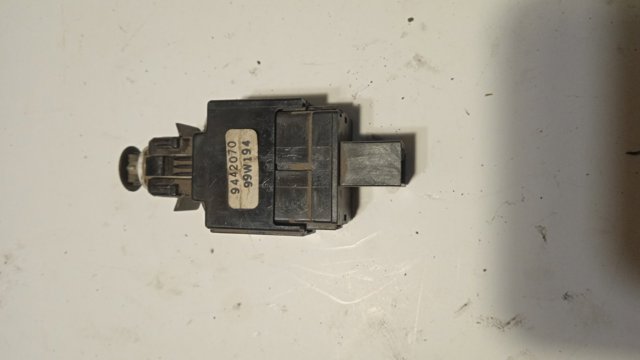 Кнопка стоп-сигналу 9442070 VOLVO