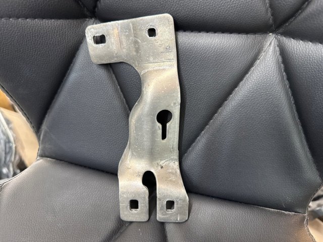 Кронштейн підсилювача переднього бампера 51117421672 BMW
