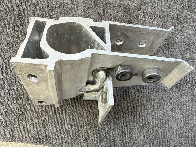 Кронштейн підсилювача переднього бампера 51117422236 BMW