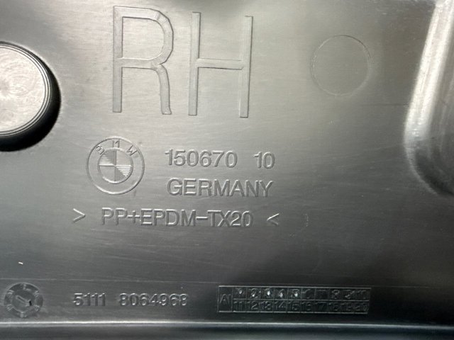 Кронштейн кріплення протитуманной фари, правої 51118064968 BMW