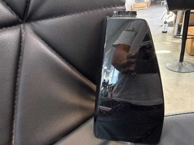 Заглушка бампера буксирувального гака, передня права 51118069237 BMW