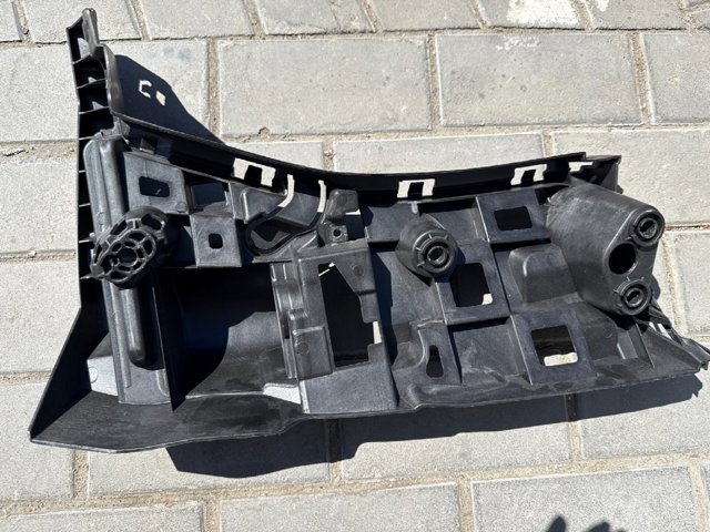 Лівий кронштейн заднього бампера 51128069245 BMW
