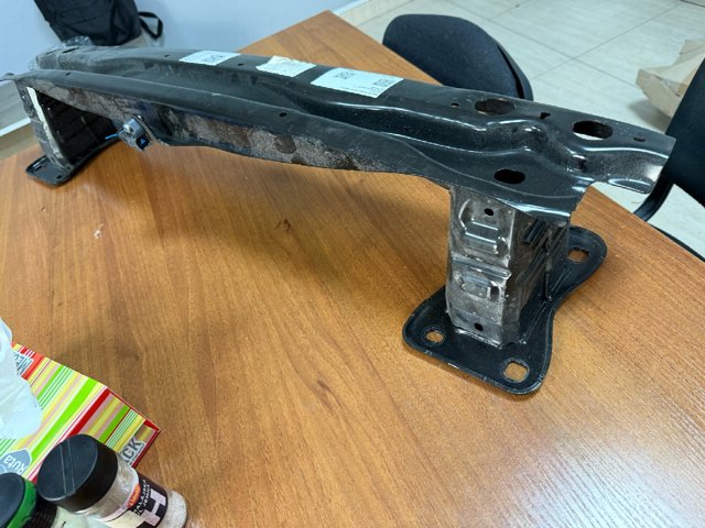 Балка бампера заднього 51128737802 BMW