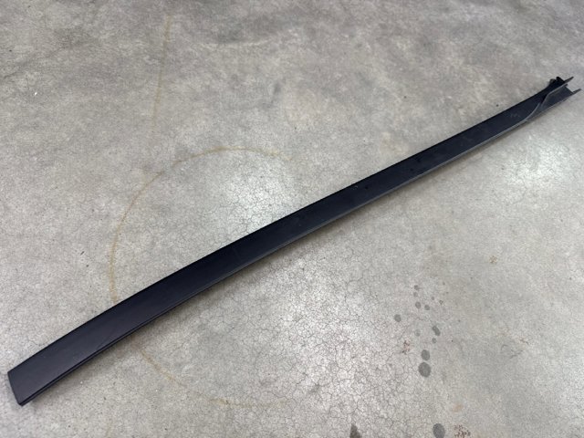 Молдинг вітрового скла правий 51317434872 BMW
