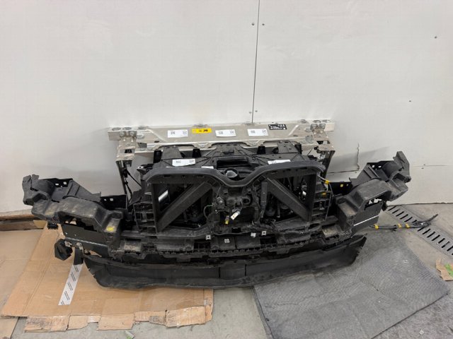 Кронштейн бампера переднього, центральний 51745A722E5 BMW