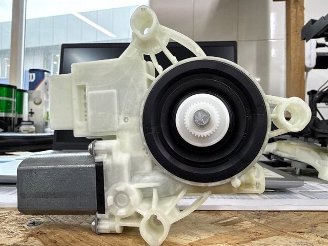 Моторчик склопідйомника двері задніх, правих 61359450072 BMW