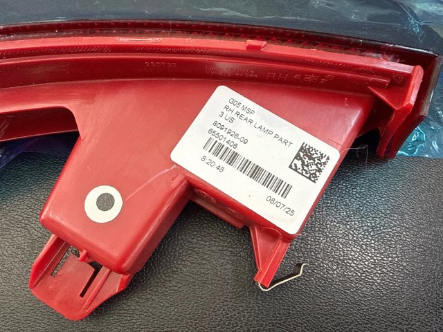Правий відбивач бампера 63148091926 BMW