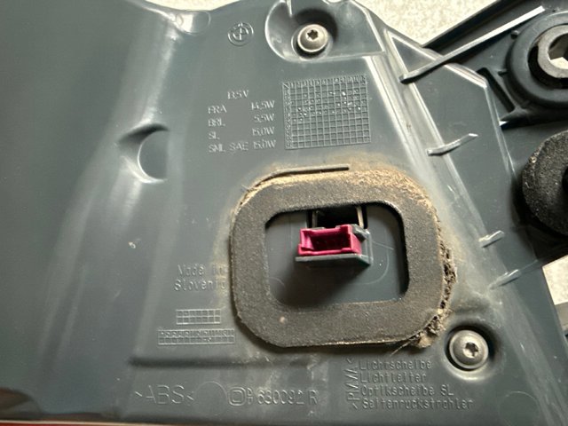 Задній правий зовнішній ліхтар 63217376470 BMW