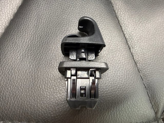 Фіксатор сонцезахисного козирка 7434833040C2 TOYOTA