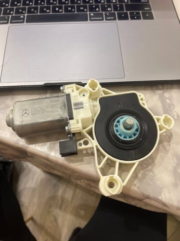Мотор склопідйомника дверей передніх, правих A0009065008 MERCEDES