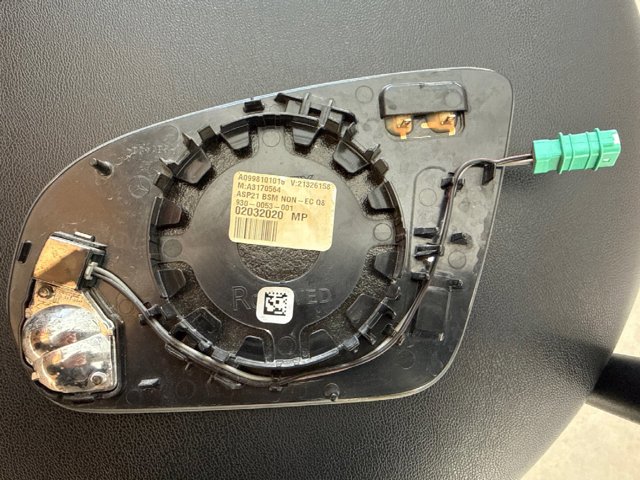 Дзеркальний елемент правий A0998101016 MERCEDES