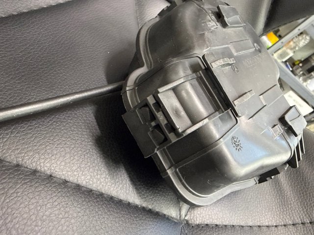Актуатор замка ляди A0999067103 MERCEDES