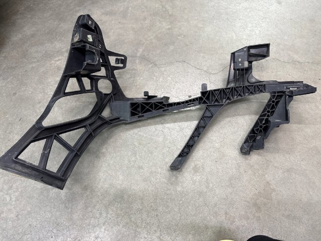 Праве кріплення переднього бампера A2128852265 MERCEDES