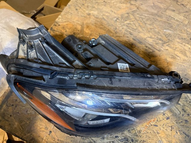 Фара передня права A2139067001 MERCEDES