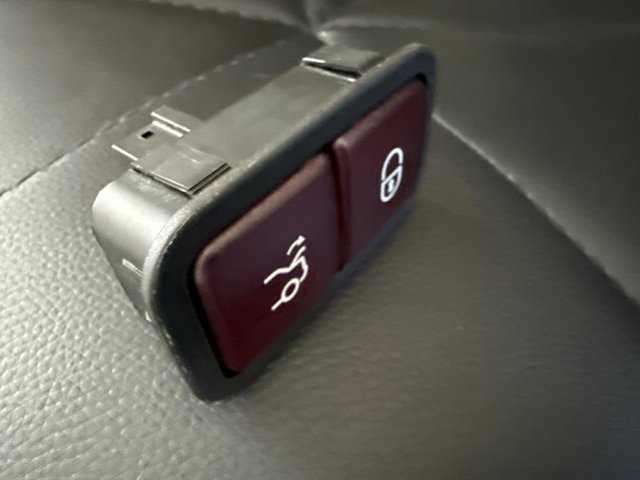 Кнопка салону приводу замка 3/5 двері (ляди) / кришки багажнику A2208211479 MERCEDES