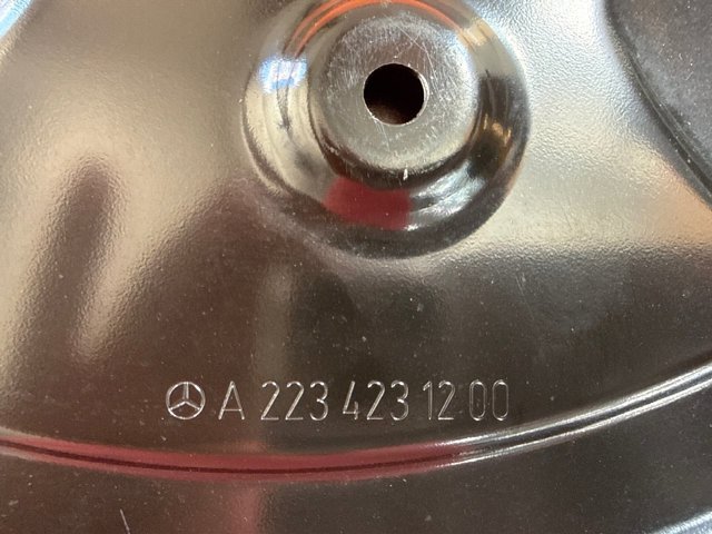 Захист гальмівного диска заднього, правого A2234231200 MERCEDES